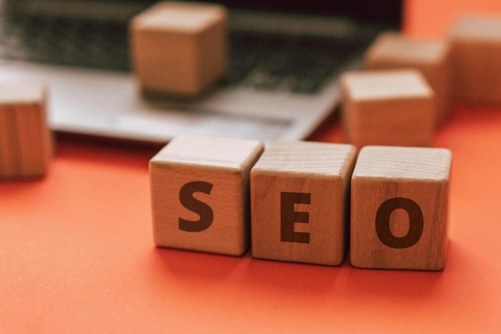 A otimização GEO no contexto do SEO moderno, com ênfase na geolocalização e buscas locais.