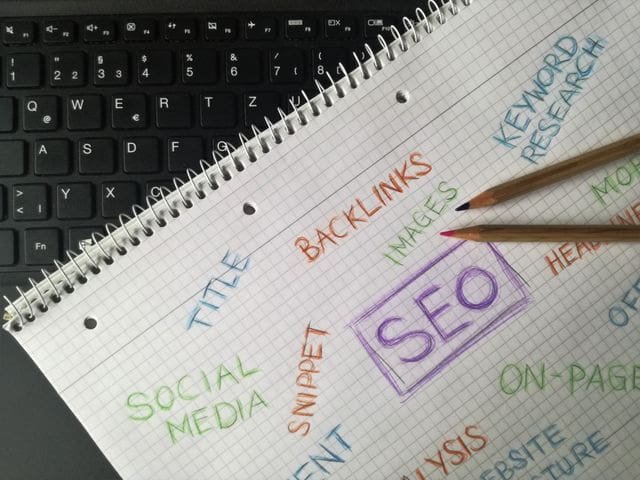 Marketing de conteúdo e SEO trabalhando juntos para resultados eficazes